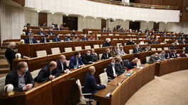 Parlament schválil balík zmien súvisiaci s druhou vlnou pandémie i očkovaním