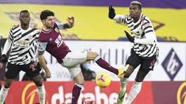 United sa nadreli, no odskočili Liverpoolu na čele. Dúbravka nechytal