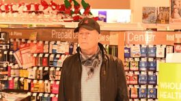 Bruce Willis si odmietol nasadiť rúško v obchode. Vyhodili ho!