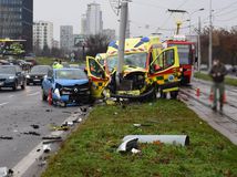 polícia Bratislava nehoda sanitka zranenie