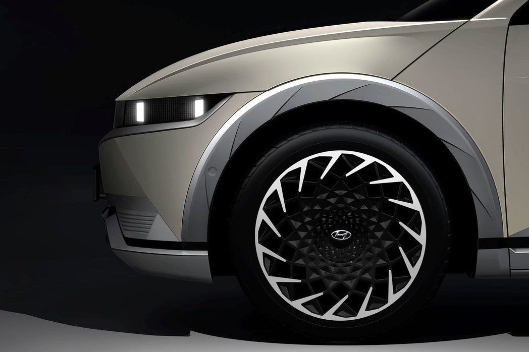 Aerodynamicky optimalizované 20-palcové kolesá...