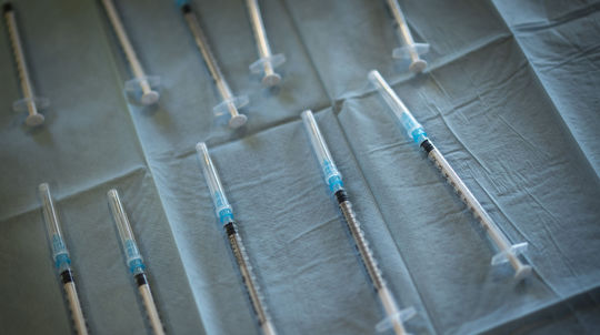 Ústav pre kontrolu liečiv eviduje 103 podozrení v súvislosti s očkovaním proti COVID-19