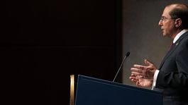 Pre nepokoje vo Washingtone odstupuje aj minister zdravotníctva USA