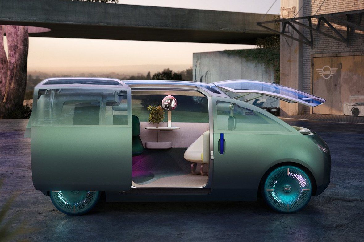 Elektrický minivan má na dĺžku 4,46 metra. To...