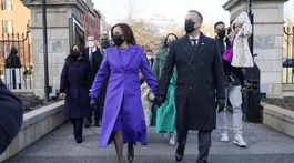 Kamala Harrisová a jej manžel Doug Emhoff pri...