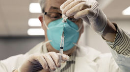 Rezort zdravotníctva na týždeň pozastavil otváranie termínov na nové očkovania