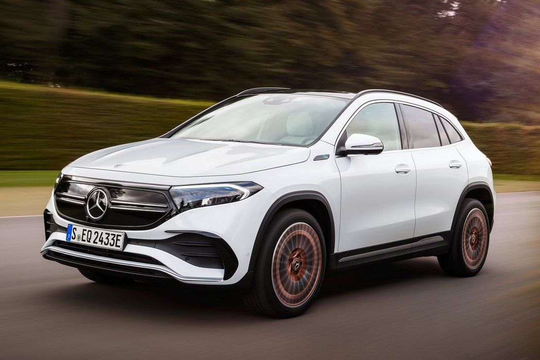 Mercedesy-Benz EQB a EQA musia vo veľkom počte...