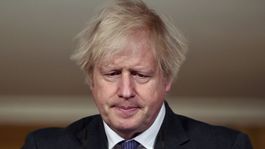 Boris Johnson počas tlačovej konferencie k...