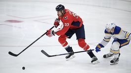 Brankár bez šance. Chára má prvý bod v drese Caps