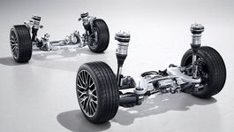 Mercedes-Benz S: Pýcha Stuttgartu mieri do servisu. Môže jej zlyhať riadenie