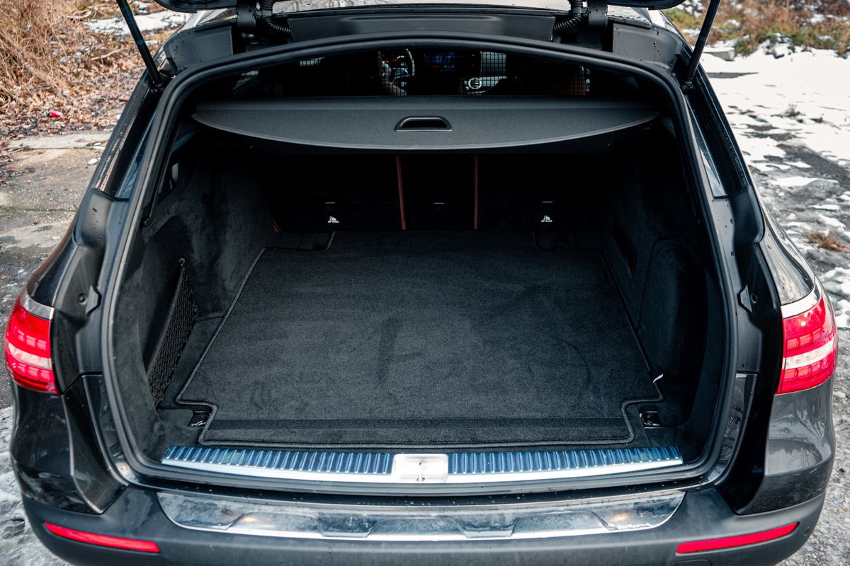 Rovný kufor s objemom 620 litrov - toto je...