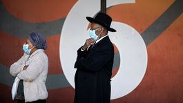 Izrael je laboratórium. Prísny lockdown, rýchle očkovanie