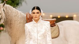 Chanel uviedol novú kolekciu couture v prázdnej sále, Dior nakrútil film