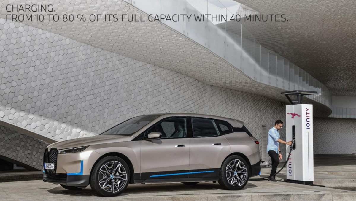 BMW iX nabijete z desiatich percent na...