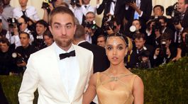 Po boku Pattinsona ju volali najhoršími menami. FKA Twigs šokovala spomienkami
