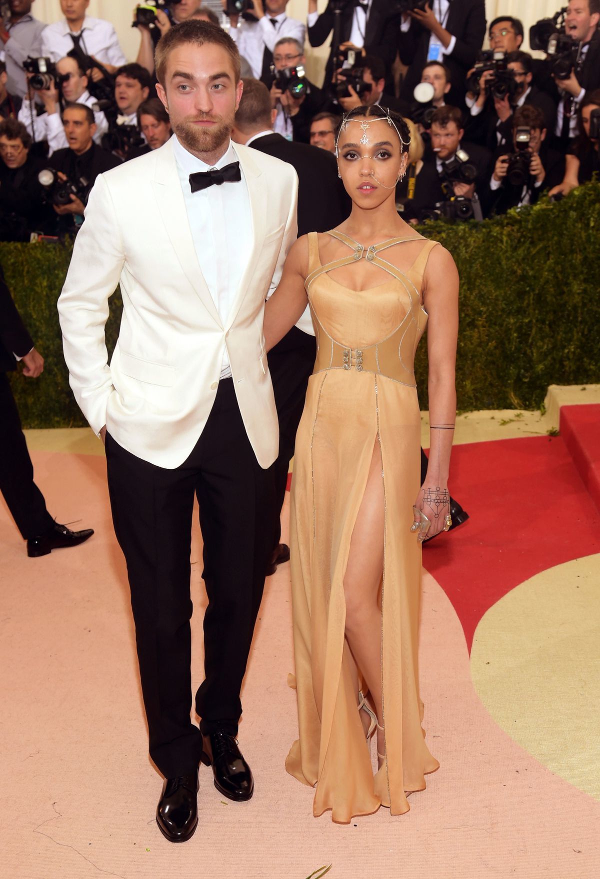 Herec Robert Pattinson a jeho expartnerka FKA...