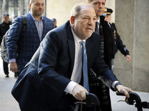 USA súd Weinstein spoločnosť bankrot obete vyplatenie