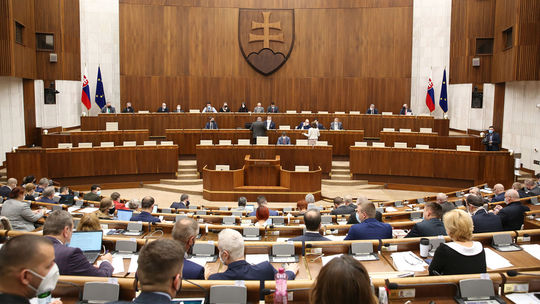 Poslanci odmietli návrhy ĽSNS vrátane vypustenia trestného činu extrémizmu