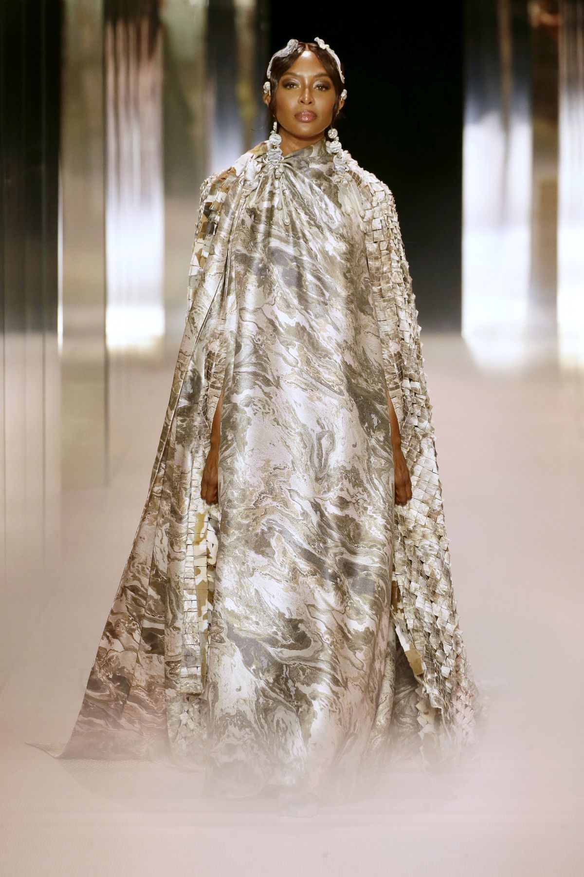 Topmodelka Naomi Campbell na prehliadke Fendi...