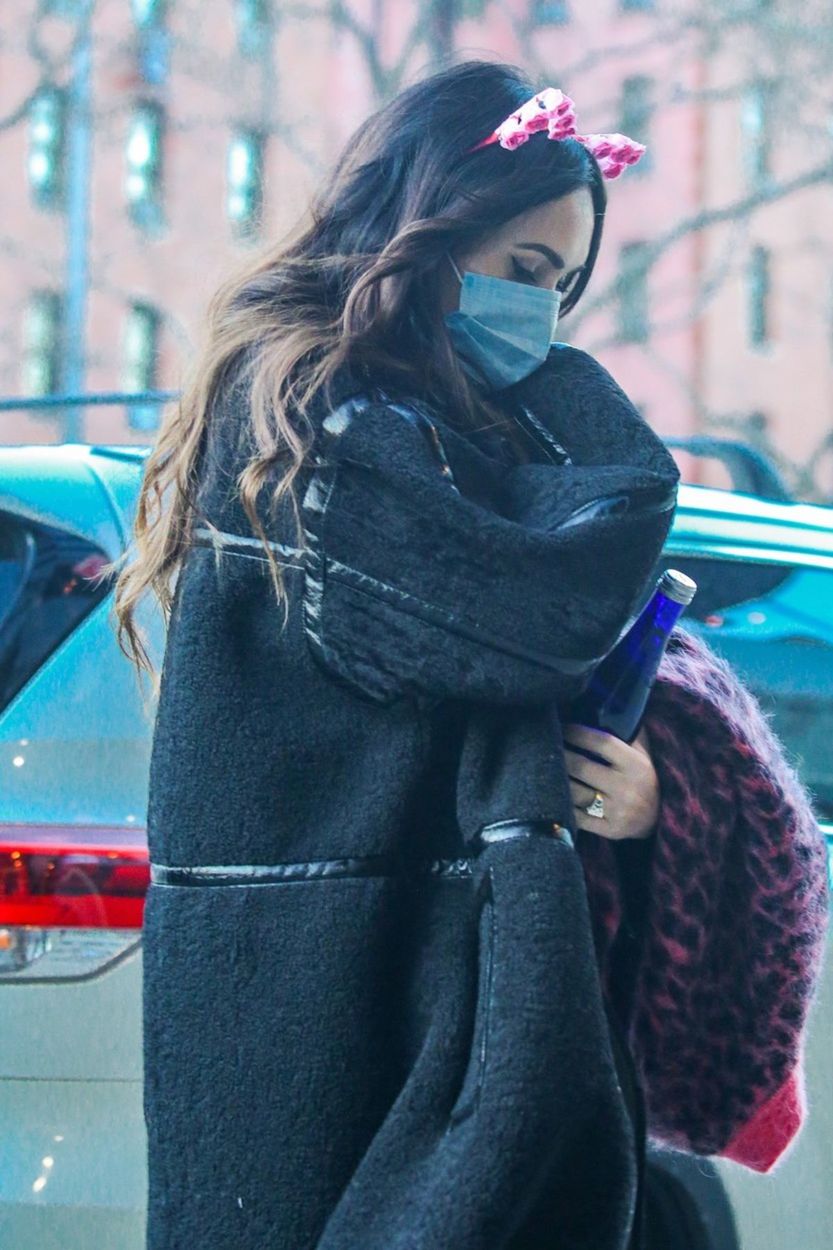 Megan Fox zachytili paparazzi na ulici v New...