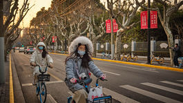 Šanghaj, cyklisti, rúška