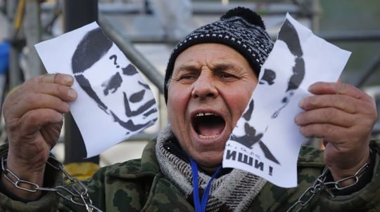 Súd nariadil zatknúť exprezidenta Janukovyča obvineného z vlastizrady