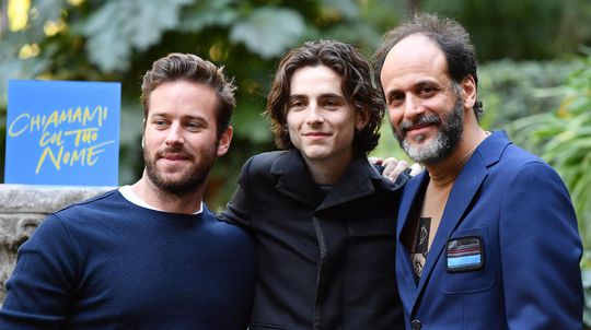 Zľava: Herci Timothee Chalamet a Armie Hammer a...