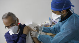 Očkovanie vakcínou od spoločnosti AstraZeneca.