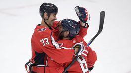 Nezlomný Chára. Najskôr dostal pukom do tváre, potom oslavoval výhru