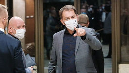 NÁZOR: Atómovku vymení premiér za automat. Rozstrel s analytikom prehral