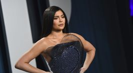 Najmladšia verzus najstaršia? Slávne sestry šli do bikín, zakryli fakt len... 