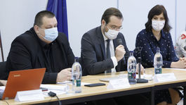 Odborníci navrhujú otvoriť školy, v hre je zatvorenie hraníc