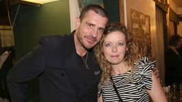 Pornokráľ Rosenberg sa oženil! Zábery z jeho plážovej svadby sa vám budú páčiť