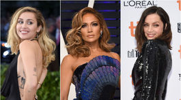 Zľava: Speváčka Miley Cyrus, speváčka a herečka Jennifer Lopez a herečka Ana de Armas.- 