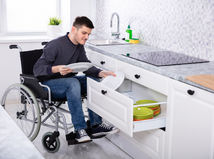 ŤZP, invalidný vozík, kuchyňa