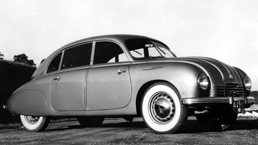 Tatra 600 bola lacnejším a menším modelom ako...
