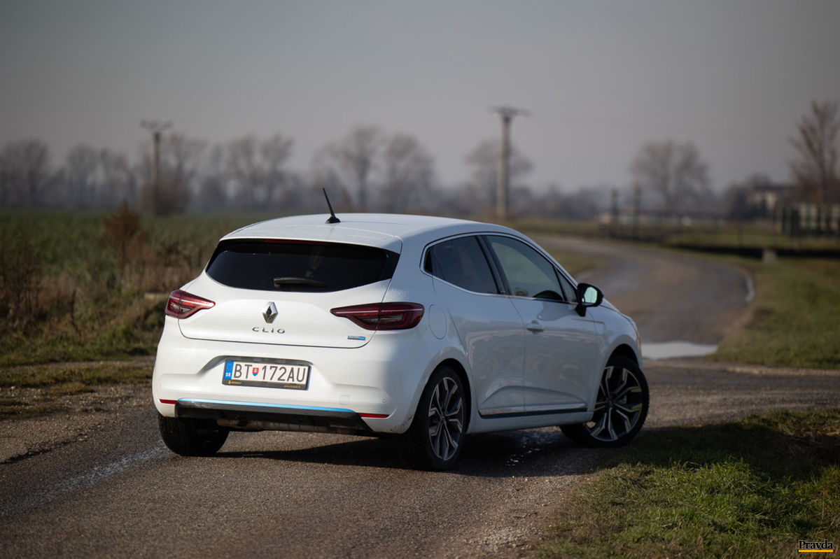 Pri pohľade zo zadu auto zaujme výraznými...