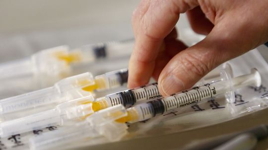 Rezervačný systém na očkovanie by mali mať v rukách župy, tvrdí BSK