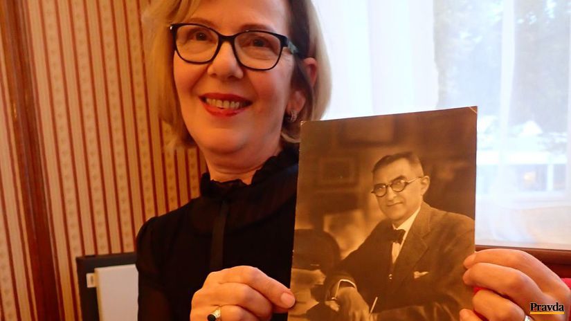 Katarína Frátriková s fotografiou svojho...