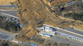 Zemetrasenie v Japonsku spôsobilo zranenia vyše stovke ľudí