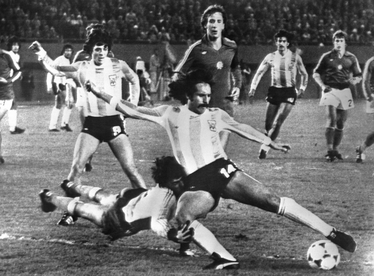 Leopoldo Luque (14) na MS 1978.