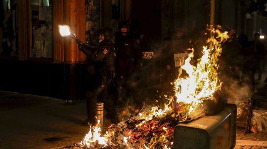 Ulice Madridu a Barcelony ovládli nepokoje,...