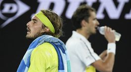 Medvedev rozstrieľal Gréka na rešeto. Zostáva už iba Djokovič