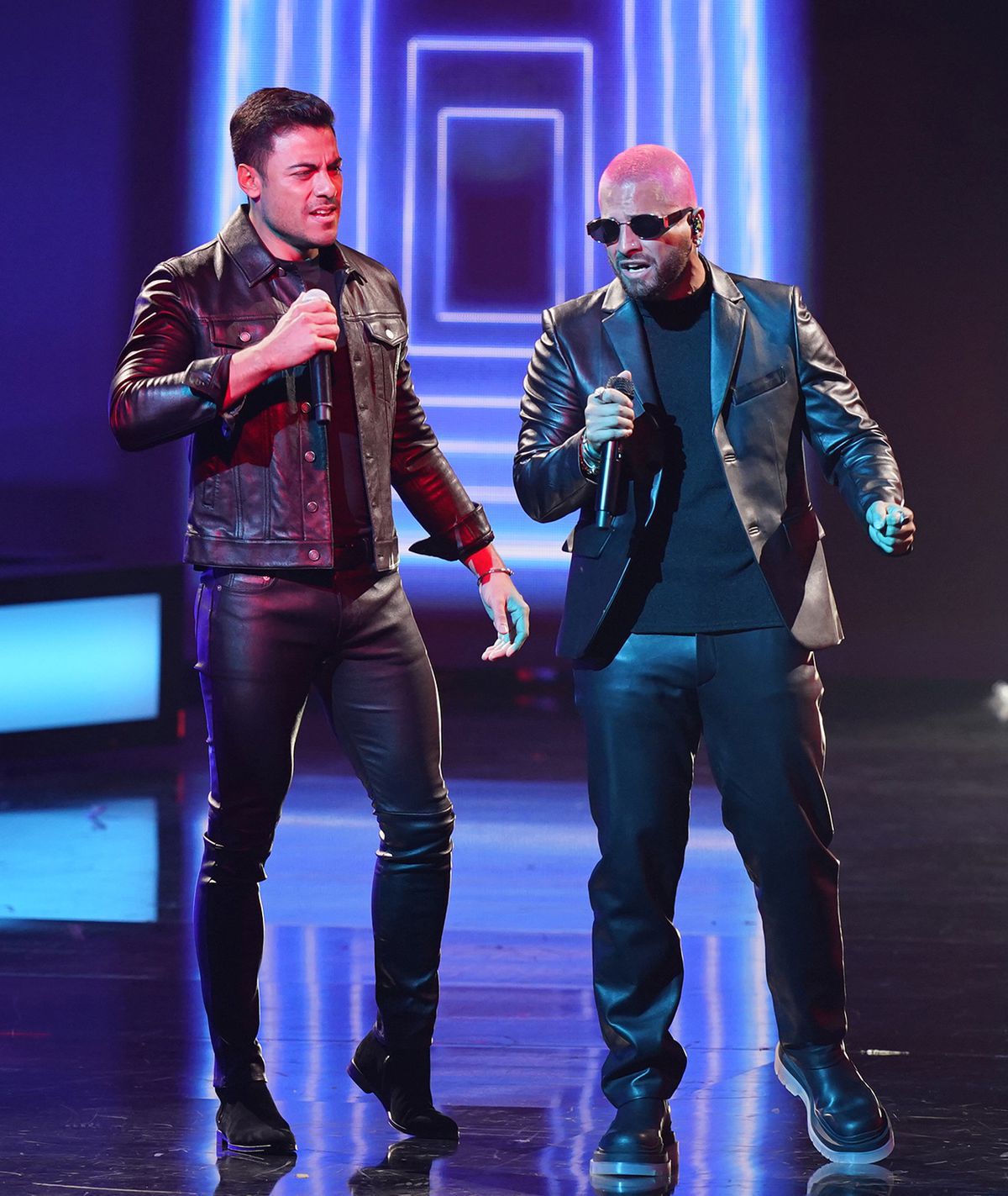 Speváci Carlos Rivera (vľavo) a Maluma...