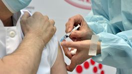 Očkovať by sa dala polovica Slovákov, Sputnikom len pätina, ukázal prieskum