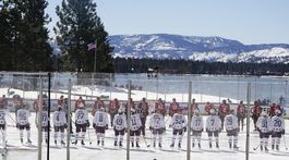 NHL sa chcela predviesť, ale zápas pri jazere Tahoe prerušili na 8 hodín