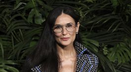 Takmer bez mejkapu, opäť prirodzená?! Demi Moore dlho nevyzerala tak spokojne
