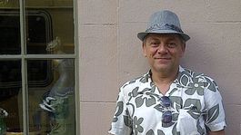 Grosman vyhrabával rukami rodičov z masového hrobu