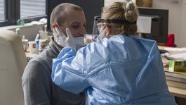 Počet hospitalizovaných prudko stúpol a je na novom maxime