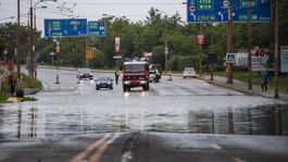 Zaplavená Gagarinova ulica po búrke v...